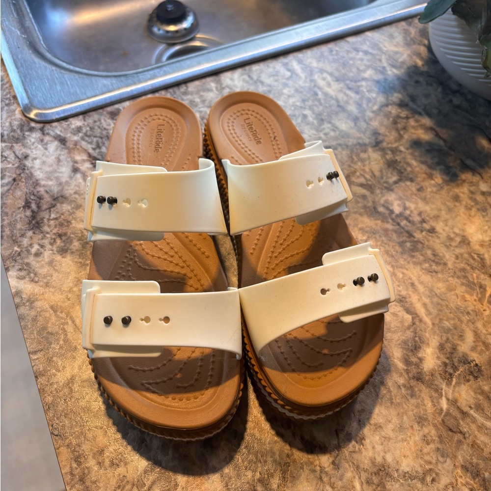 CROCS Women's Cream and Brown Platform Slide Sandals - Picture 4 of 4